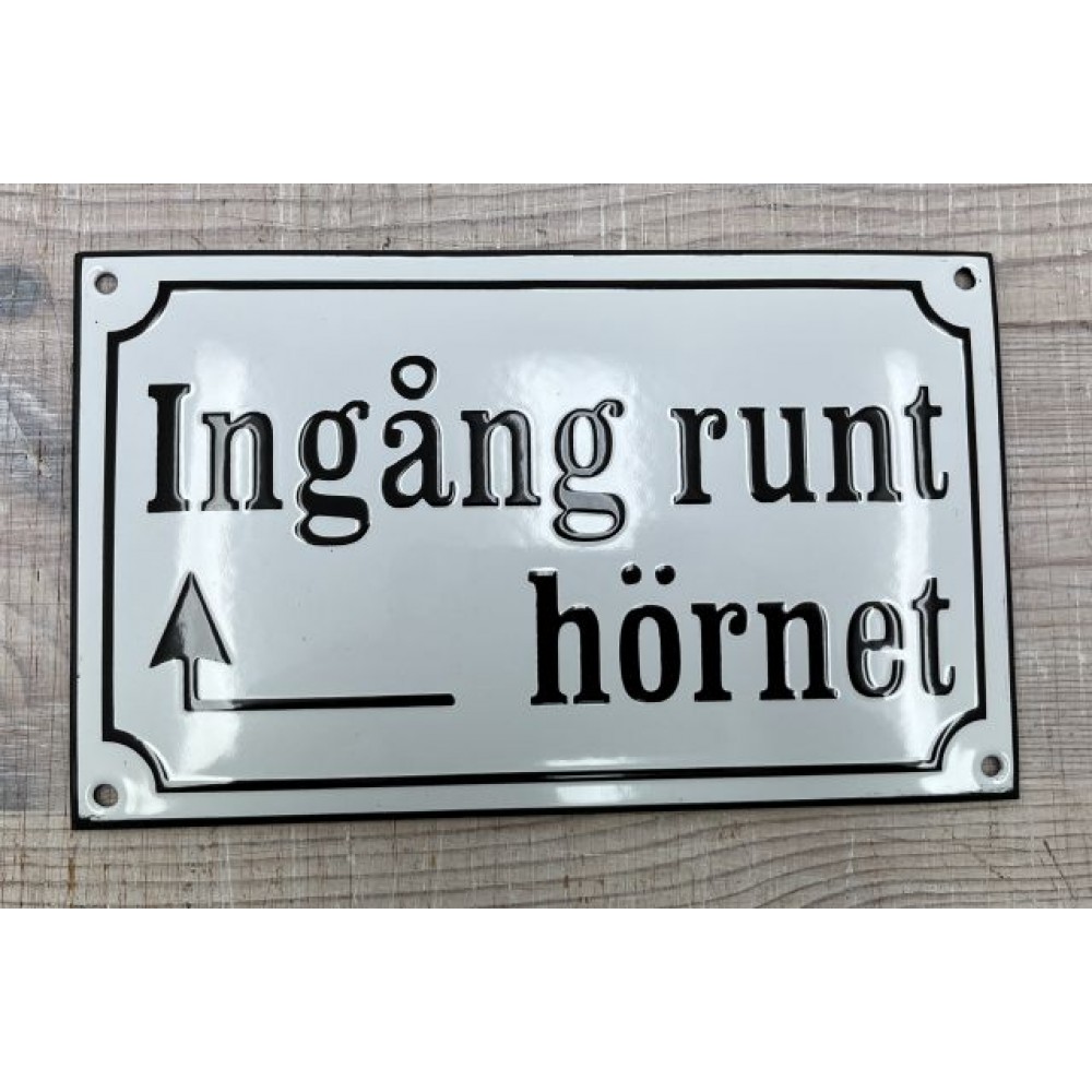 Emaljskylt Ingång runt hörnet med pil vänster vit - svart. Kupad och ...